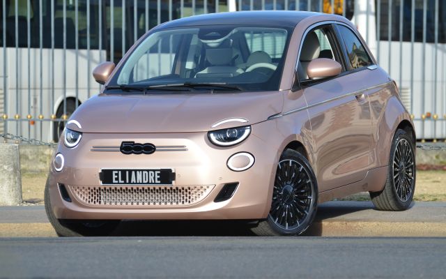 FIAT 500 1+3 e 118 ch La Prima