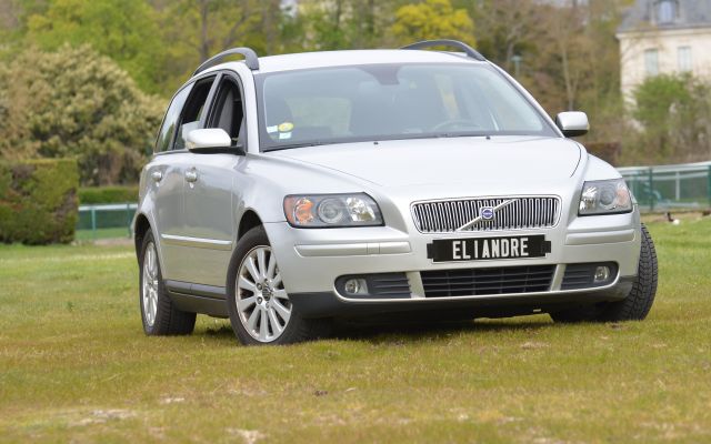 VOLVO 2.4 V50 MOMENTUM